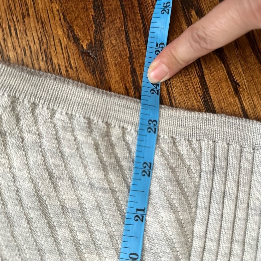 Belstaff 100% virgin wool Gray Ribbed Sweater size XS - Picture 7 of 7